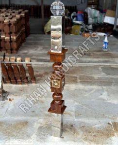 Stainless Steel Wooden Elegant Master Pillar