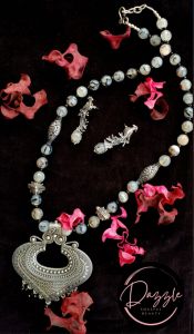 Ladies Marbled Bead Oxidized Pendant Necklace