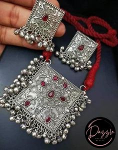 Ladies Red Square Oxidized Pendant Jewelry Set