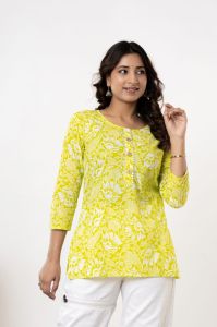Ladies Parrot Green Prnted Cotton Short Kurti