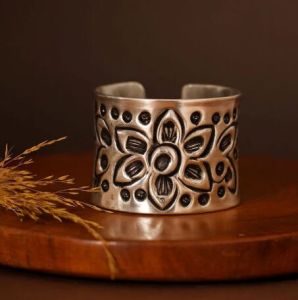 Lustra Bella: Silver Toned Cuff Bracelet