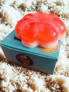 Handmade Red Wine and Rice Flour Soap, Natural Bath Bar with Decorative Gift Box
