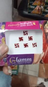 Glamm Hub Traditional Velvet Bindi