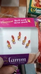 Glamm Hub Traditional Velvet Bindi