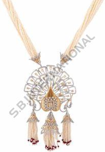 Luxurious Women Gold Pendant Set