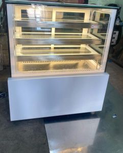 Rectangular Hot and Cold Bakery Display Counter