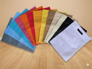 Non Woven Plain D Cut Bags