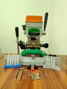 Key Cutting Machine(All Type of Keys)