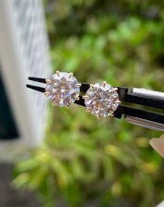 Ladies Beautiful Diamond Stud Earrings