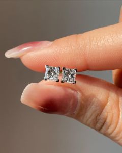 Ladies Classic Diamond Stud Earrings