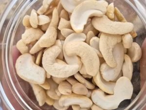 Loose JH Split Cashew Nuts
