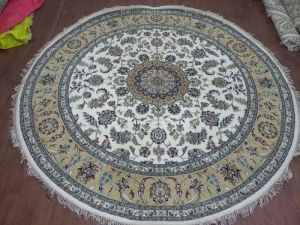Round Woolen Hand Knotted Carpet