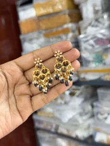 Ladies Black &AMP; White Stone Kundan Earrings