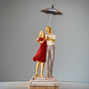 Love Couple Sculpture with Umbrella