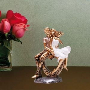 Polyresin Glossy Romantic Love Couple Statue