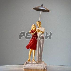Love Couple Sculpture with Umbrella
