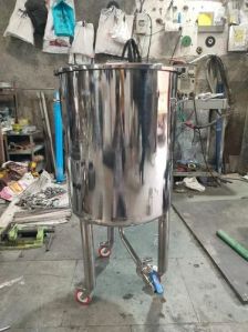 Polished Stainless Steel Tank With Stirrer