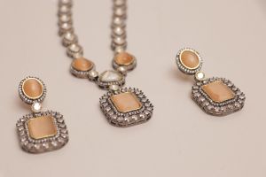 Art No. 800B Short Kundan Necklace Set