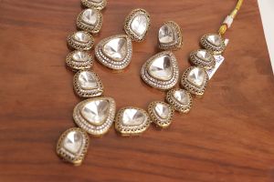 Art No. 825A Short Kundan Necklace Set