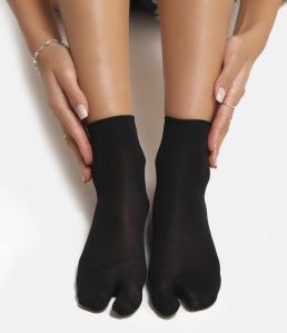 Ladies Nylon Thumb Socks