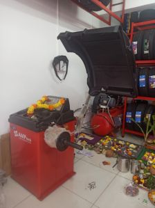Wheel Balancer Machine