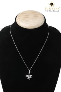 Light Weight Beautiful CZ Diamond Womens Chain Pendant Set