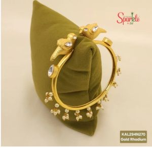 Twistable Parrot Womens Kundan Bracelet with Pearls