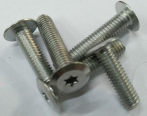 Low profile torx screw