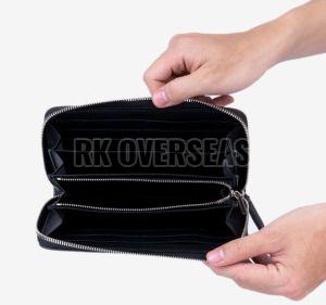 Ladies Plain Black Rectangular Leather Wallet