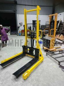 Straddle Manual Pallet Stacker