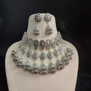 Women Stylish Choker Necklace & Earring Set