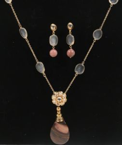 Women Earthstone Grace Pendant Set