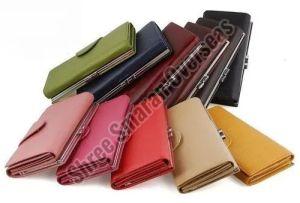 Simple & Sleek Ladies Wallet Clutch
