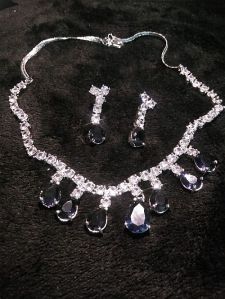 Pear Shaped Blue Stone Solitaire Diamond Necklace Set