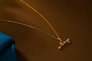 Ladies Stylish Flute Gold Plated Pendant With Chain