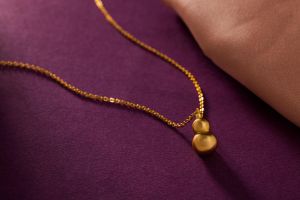 Ladies Gourd Amulet Design Gold Plated Pendant With Chain