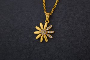 Ladies Floral Design Gold Plated Pendant With Chain