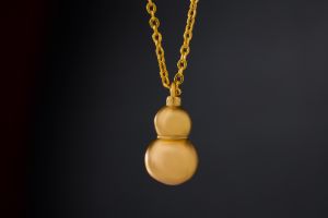 Ladies Gourd Amulet Design Gold Plated Pendant With Chain