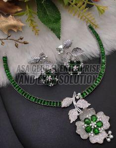 Ladies Brass Flower Design Necklace Set