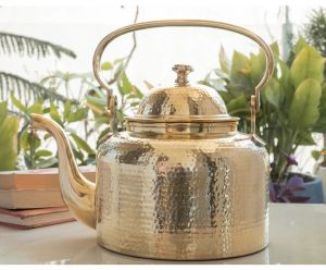 IndianArtVilla Brass Hammered Designer Tea Pot