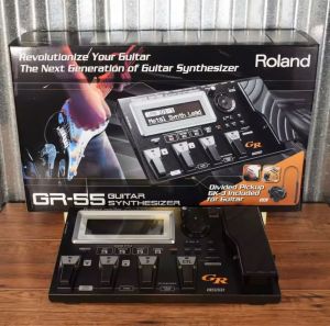 Roland GR-55GK Guitar Synthesizer Effect Pedal and GK-3