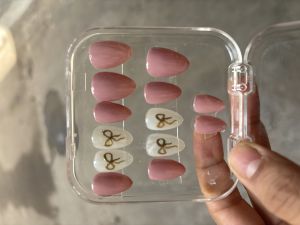 trendy artificial nails