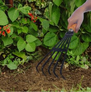 Trustbasket Heavy Duty Leaf Rake Wooden Handle