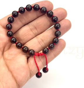 Handmade, Natural &AMP; Beautiful 8mm Garnet Gemstone Hand-Knotted Protection Bracelet - Quality Making