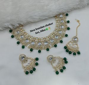 Ladies Stylish Necklace Set