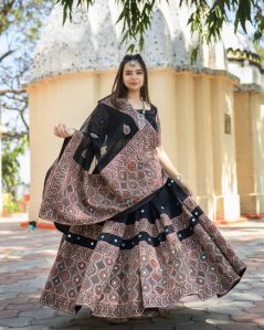 Women\'s Black Traditional Embroidered Chaniya Choli Set