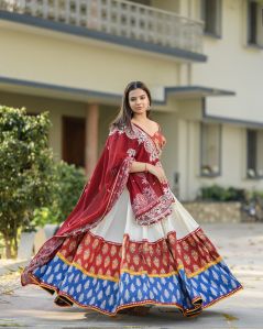 Women\'s Embroidered Cotton Printed Chaniya Choli Set