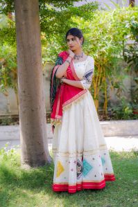 Women\'s Navratri Special Pink Whte Mirror Work Ghagra Choli