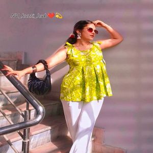 Ladies Green Sleeveless Cotton Printed Short Kurti