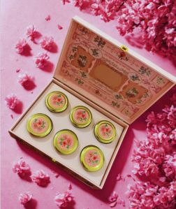 Light Blush Floral Hamper Box With Round Jars